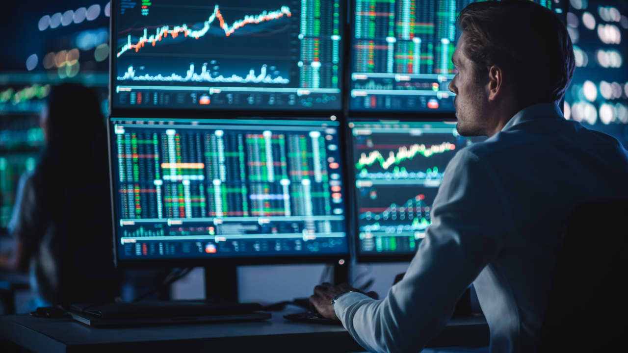 It’s been a painful month for hedge funds. To turn it around, they are shorting U.S. stocks. — MarketWatch, Munich Arts news
